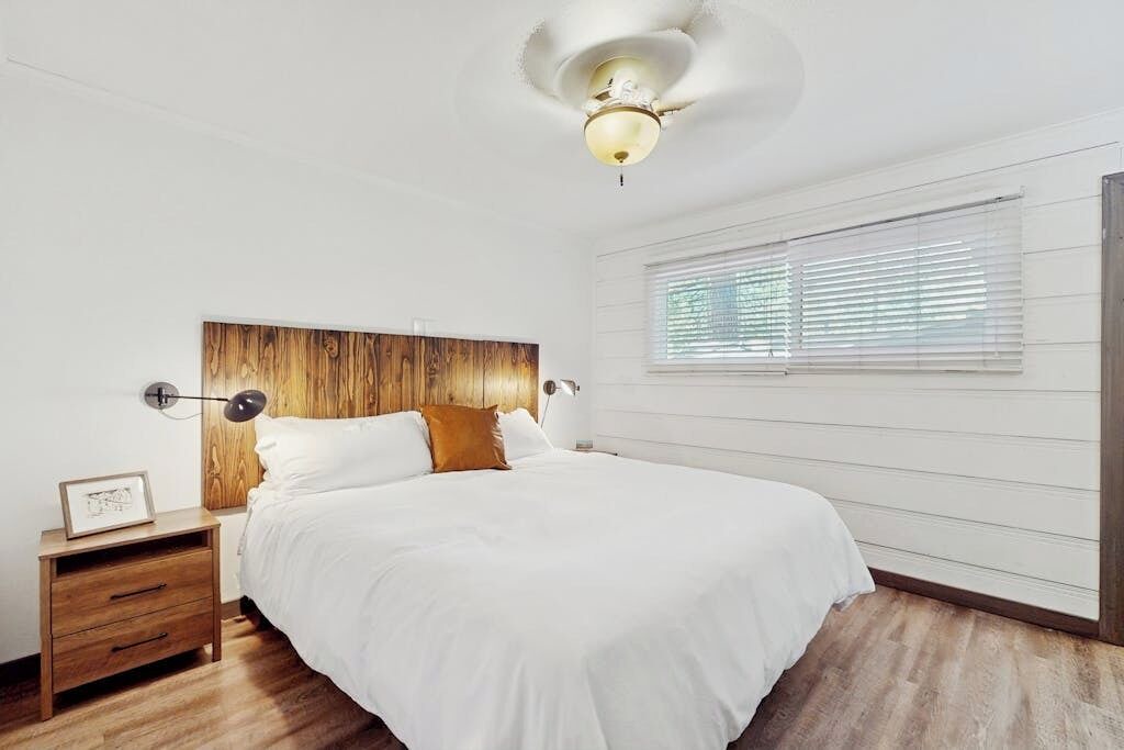 Photo of Bedroom in Lakeside Park