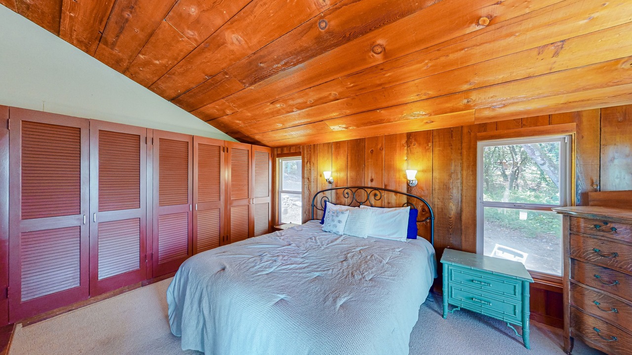 Photo of Bedroom in Templeton
