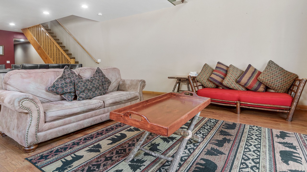 Photo of Livingroom in Summit Estates