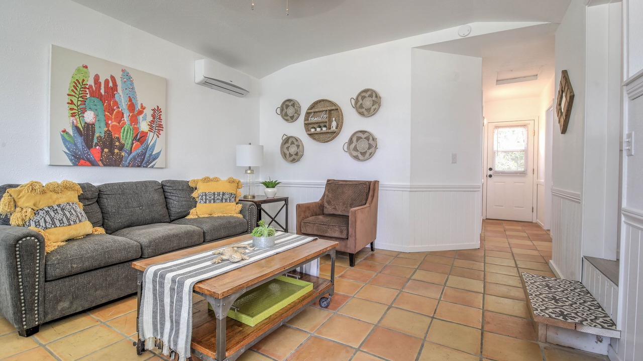 Photo of Livingroom in Walnut Grove