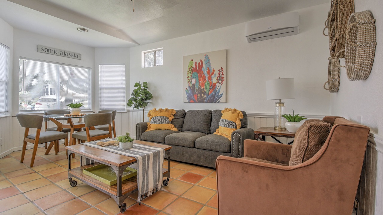 Photo of Livingroom in Walnut Grove