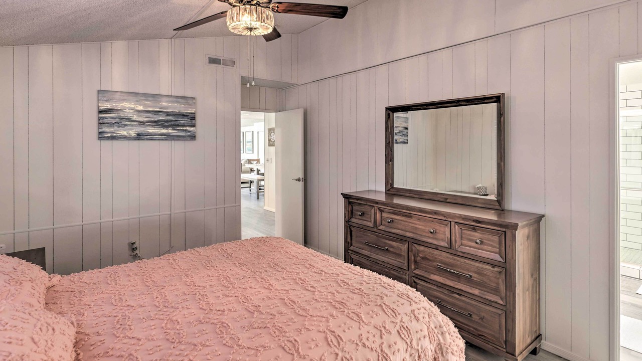 Photo of Bedroom in Holiday Shores
