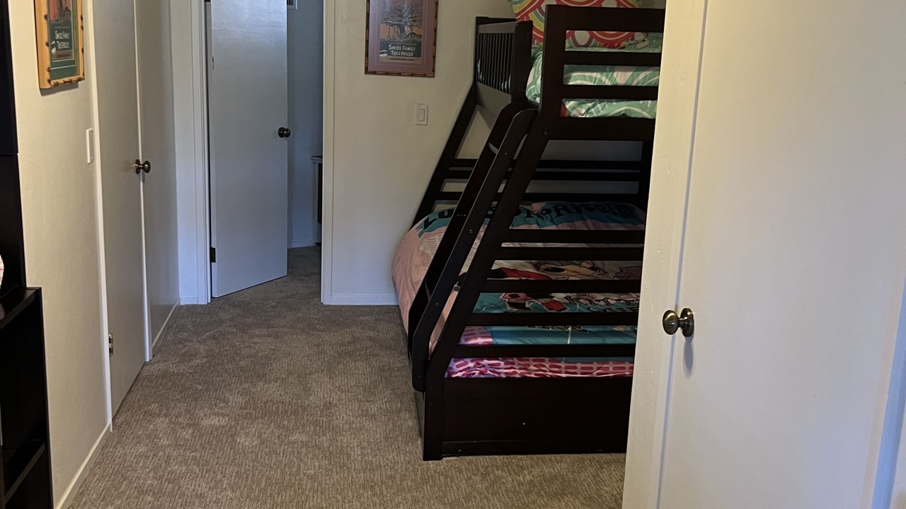 Photo of Bedroom in Oak Shores