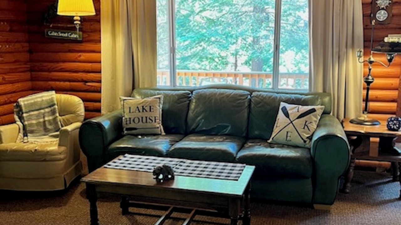 Photo of Livingroom in Lake Almanor Country Club
