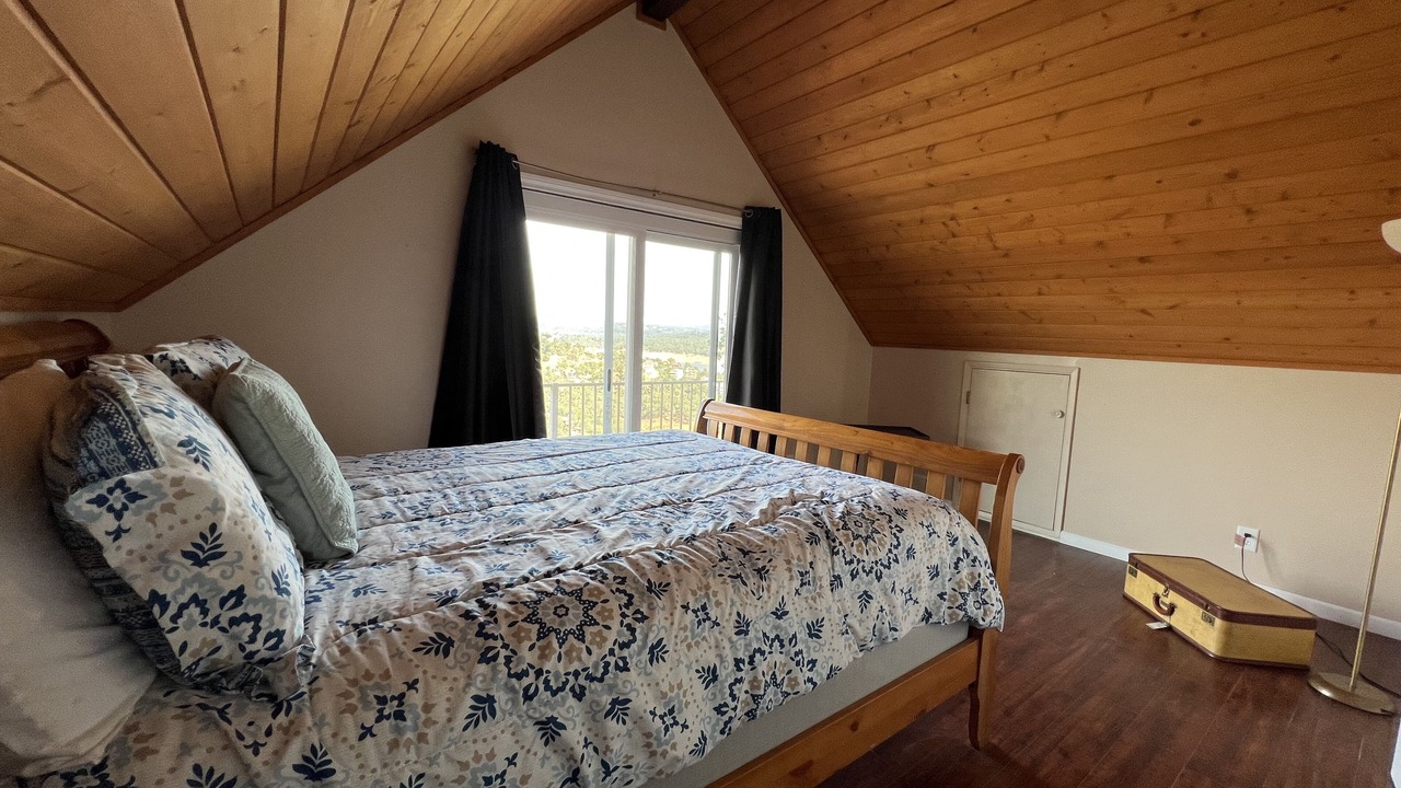 Photo of Bedroom in Oak Shores