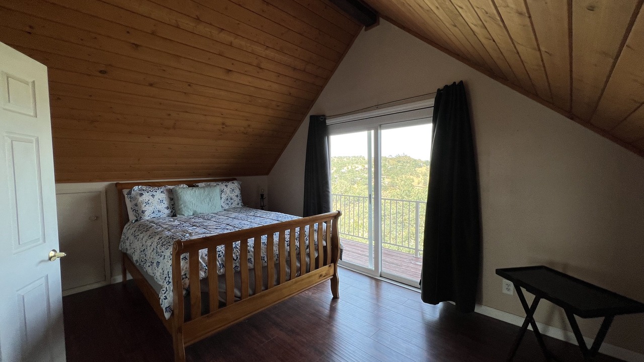 Photo of Bedroom in Oak Shores