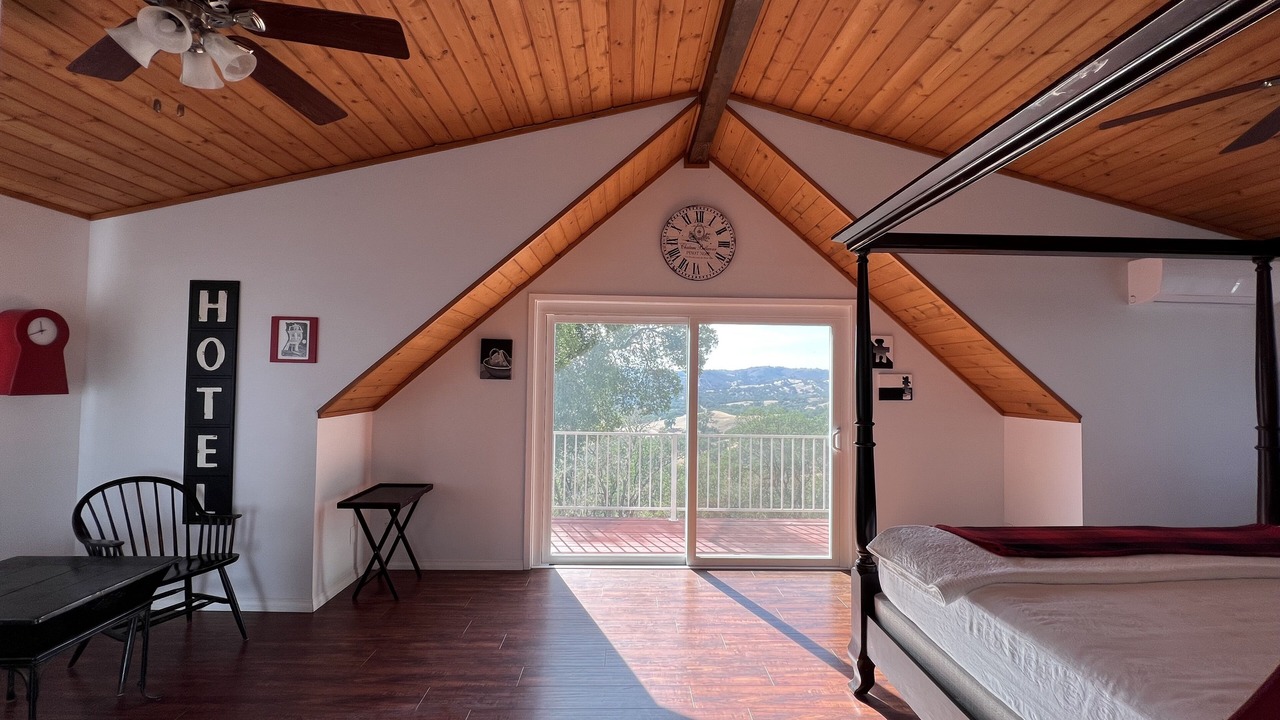 Photo of Bedroom in Oak Shores