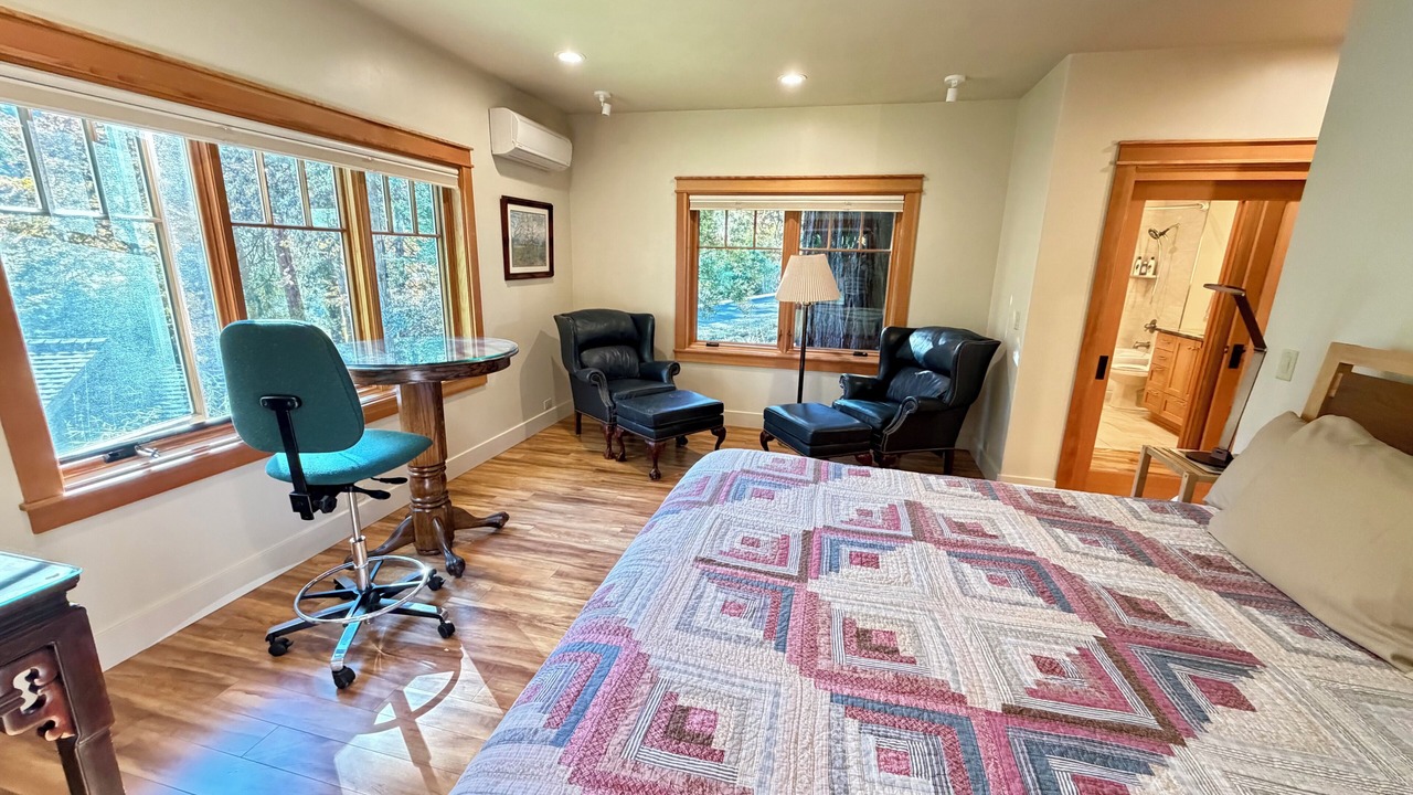Photo of Bedroom in Ashland