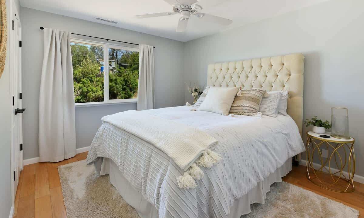 Photo of Bedroom in Lower Lake
