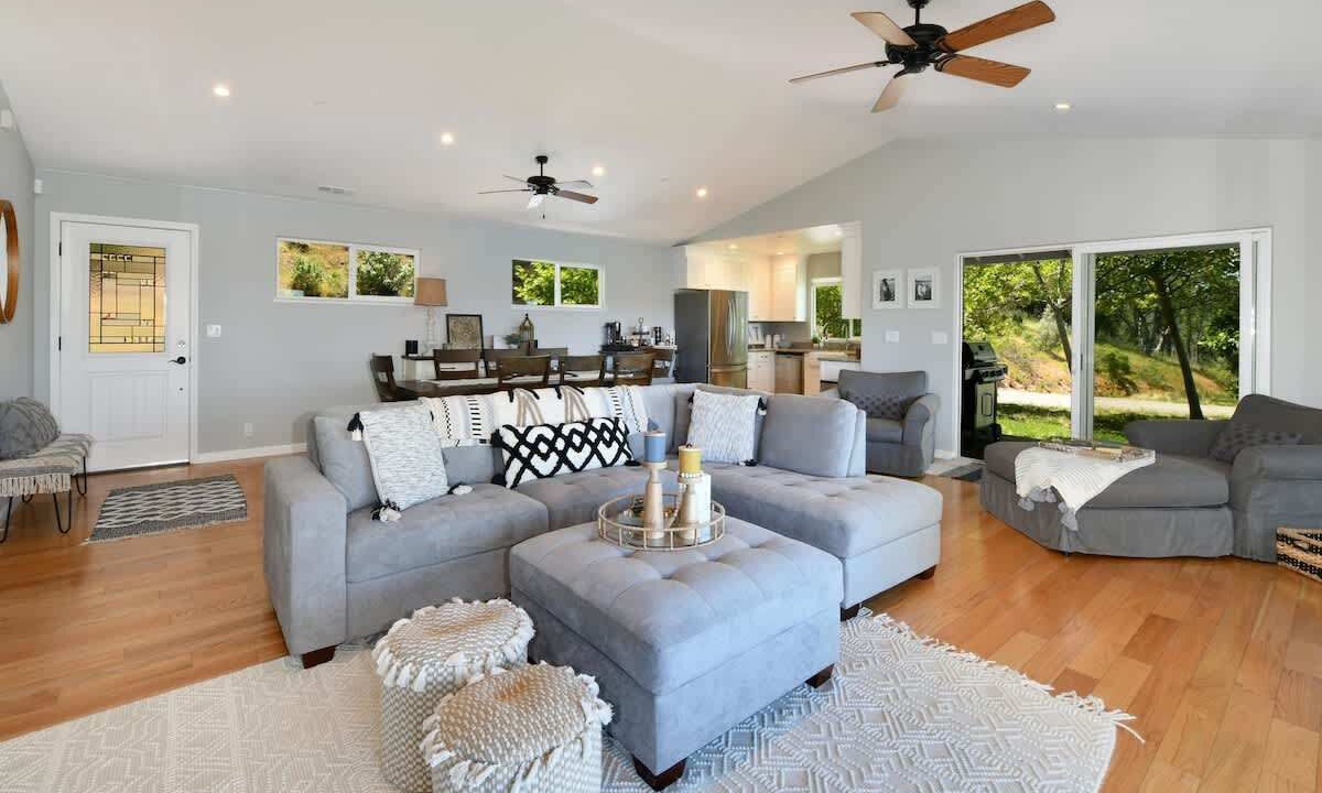Photo of Livingroom in Lower Lake