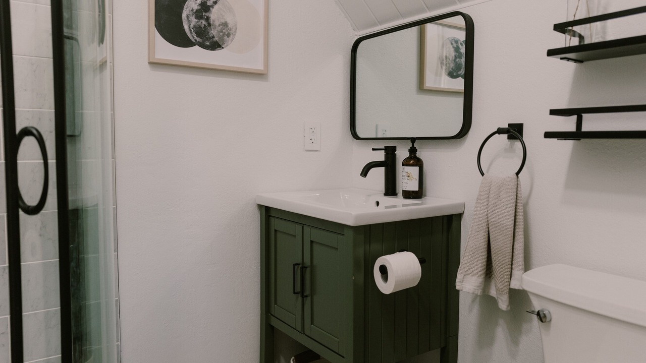 Photo of Bathroom in Groveland