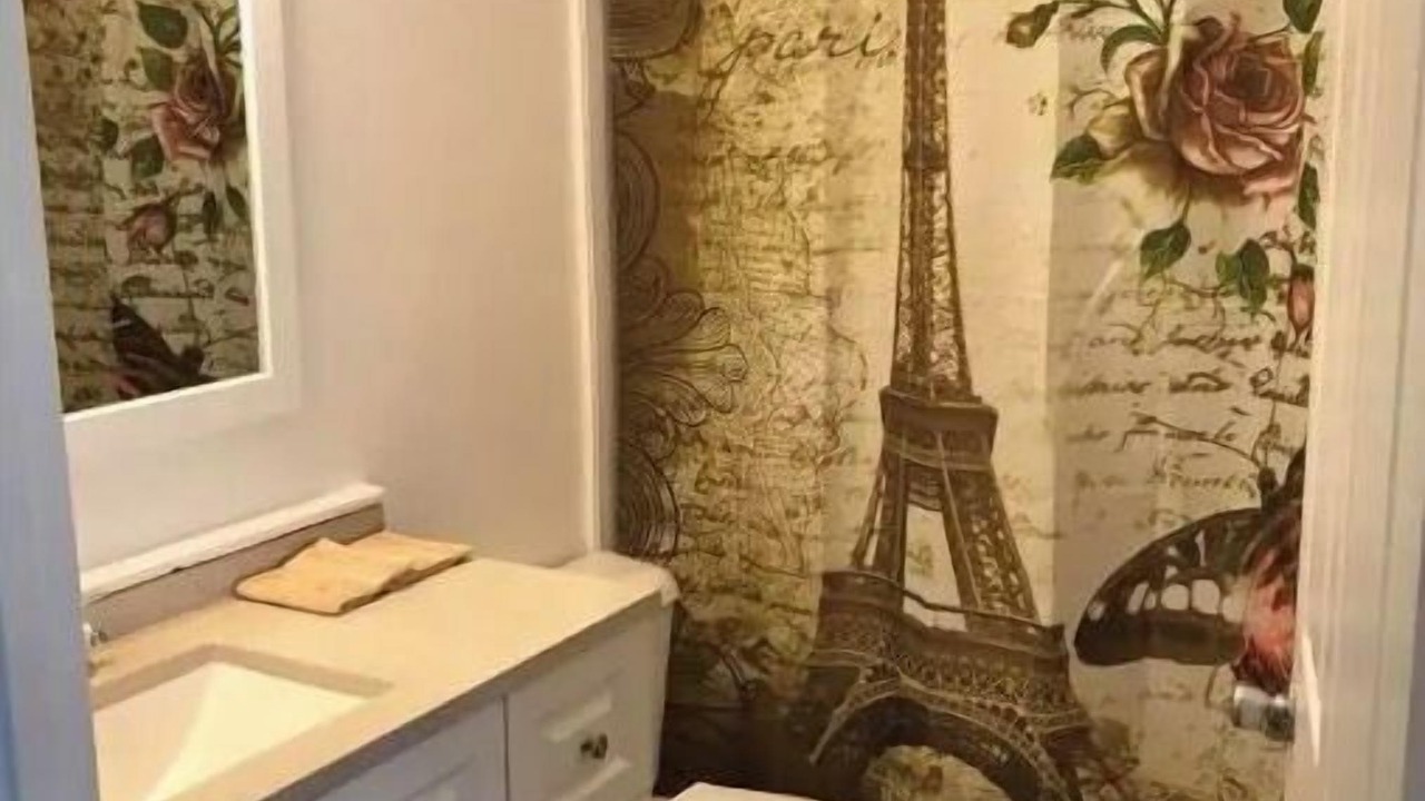 Photo of Bathroom in Kelseyville