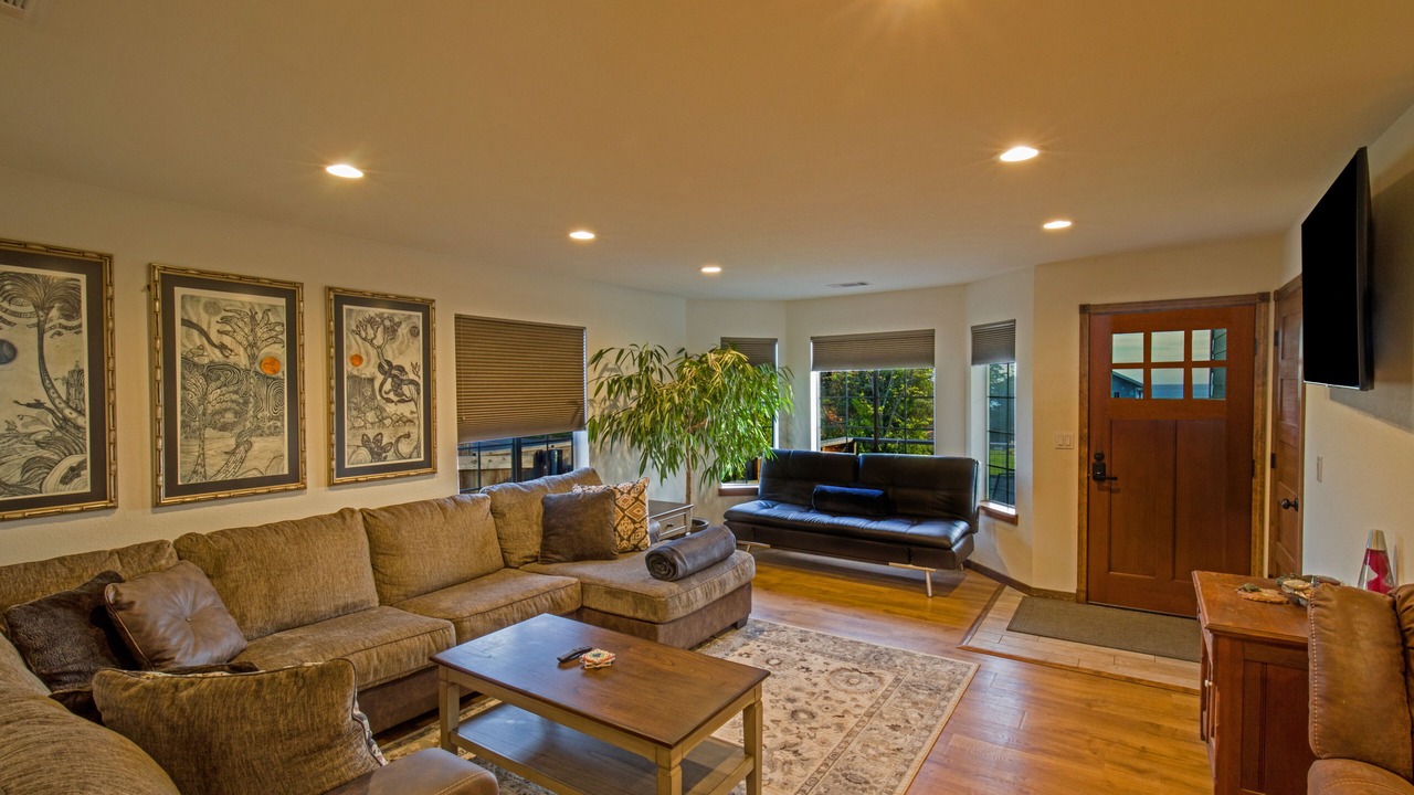 Photo of Livingroom in Shelter Cove