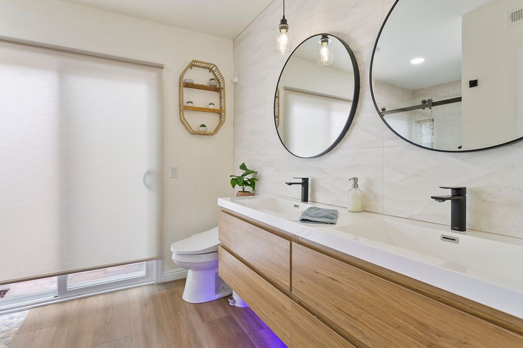 Photo of Bathroom in Lantern District