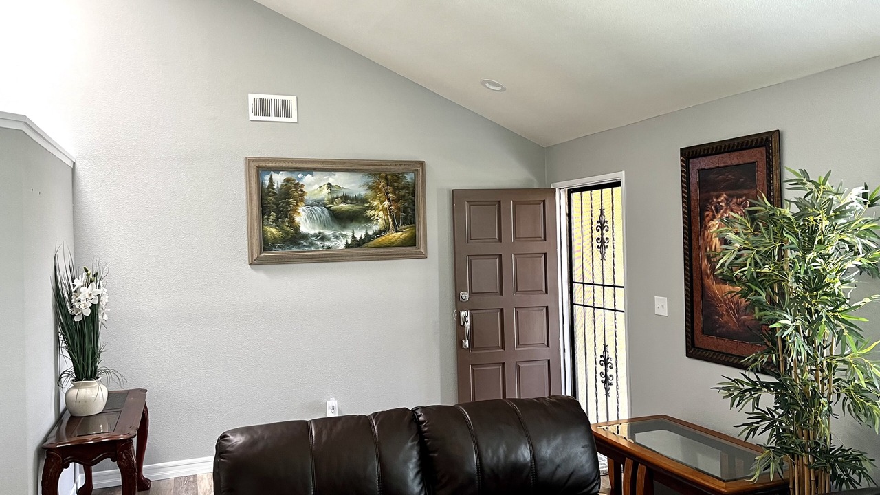 Photo of Livingroom in Bay Terraces