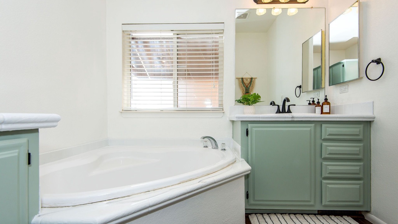 Photo of Bathroom in Needles