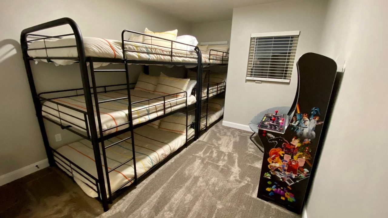 Photo of Bedroom in Hurricane