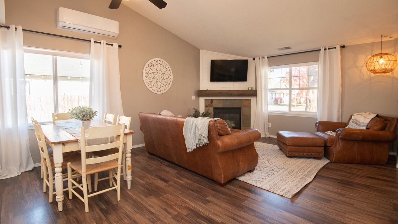 Photo of Livingroom in Old Farm District