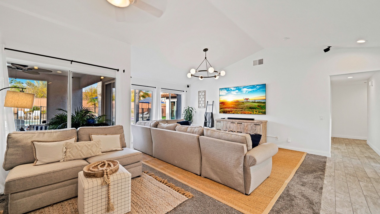 Photo of Livingroom in North Valley