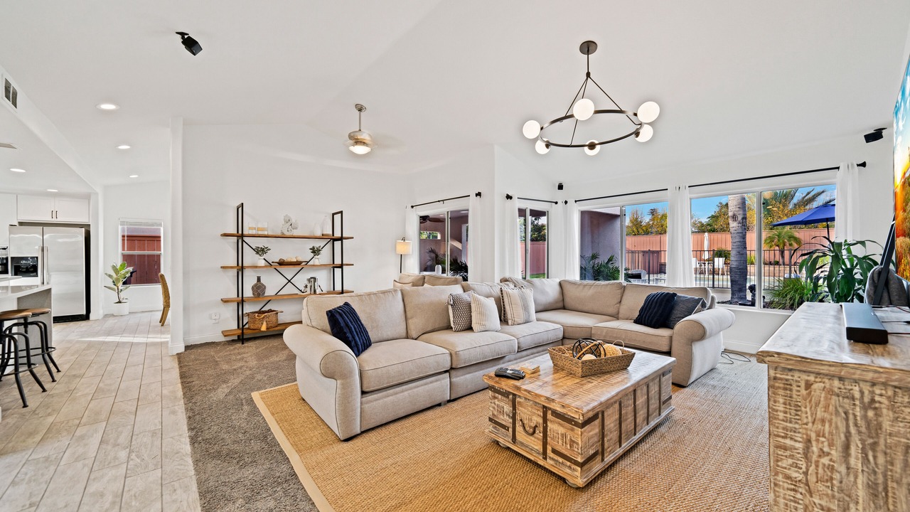 Photo of Livingroom in North Valley