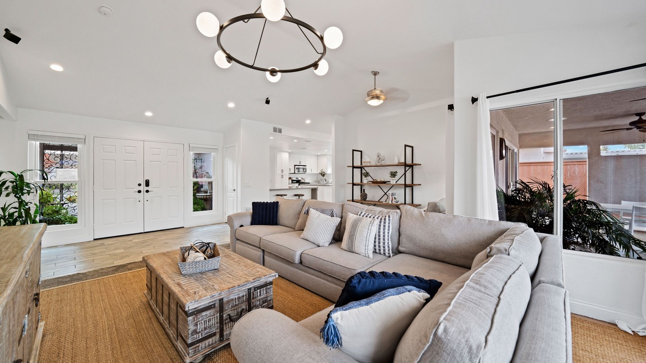 Photo of Livingroom in North Valley