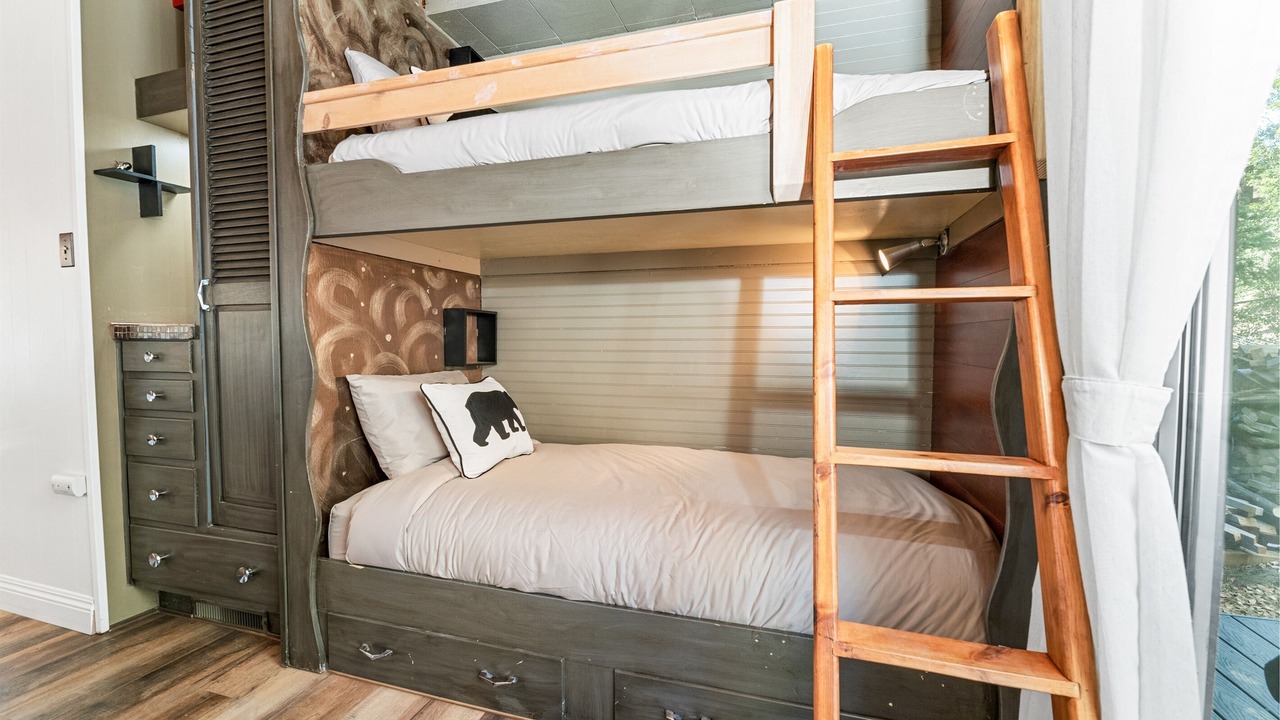 Photo of Bedroom in Moonridge