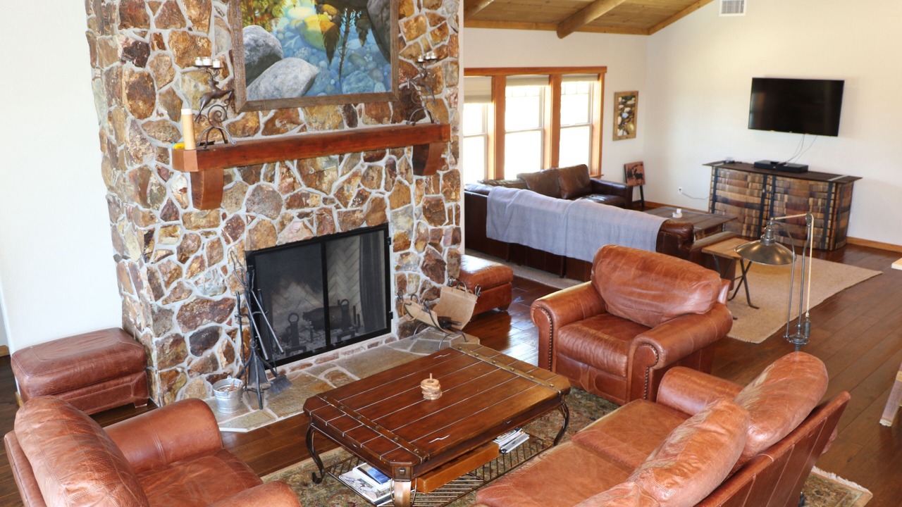 Photo of Livingroom in Bass Lake
