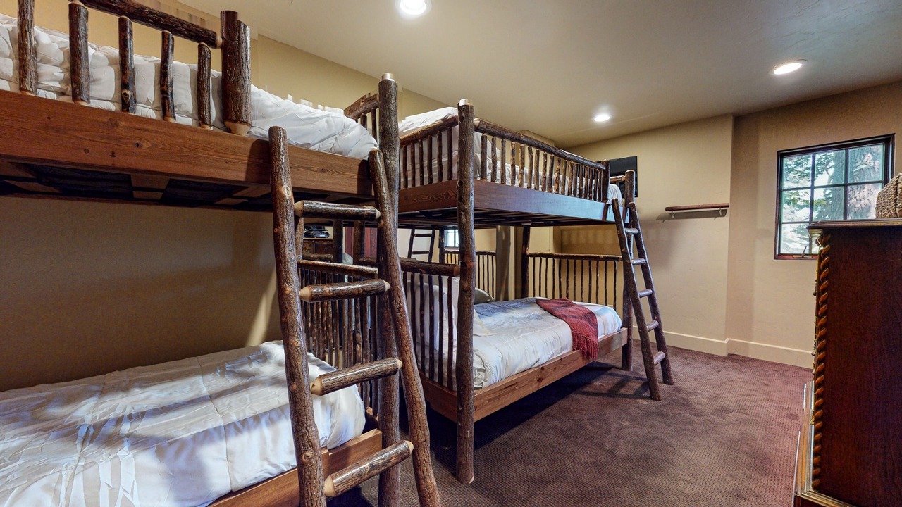 Photo of Bedroom in Mammoth Lakes