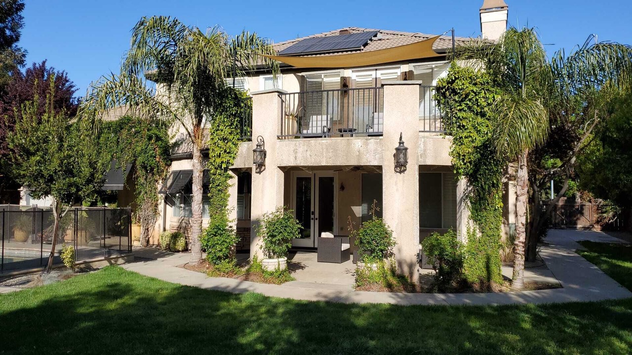 Photo of Outdoor in Raisin