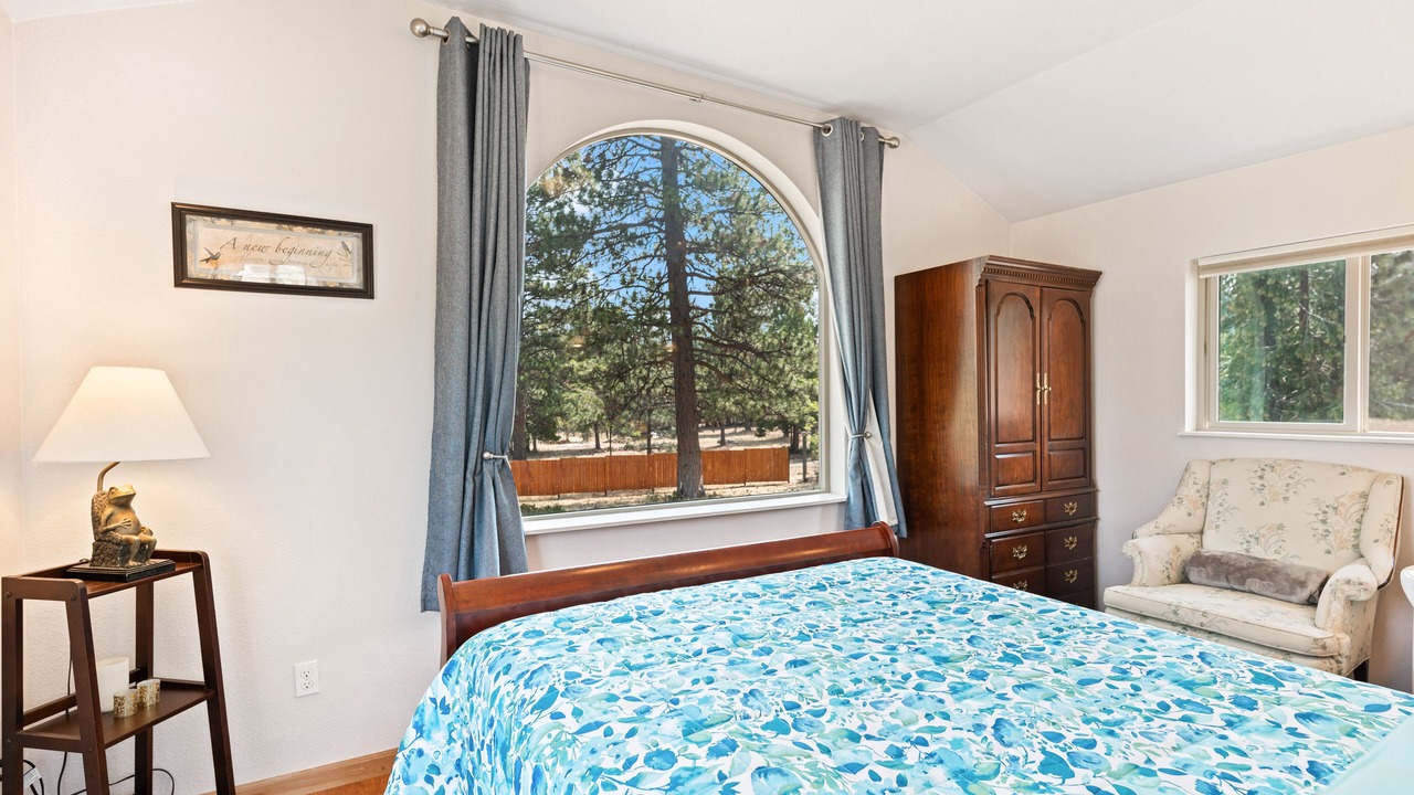 Photo of Bedroom in Weed