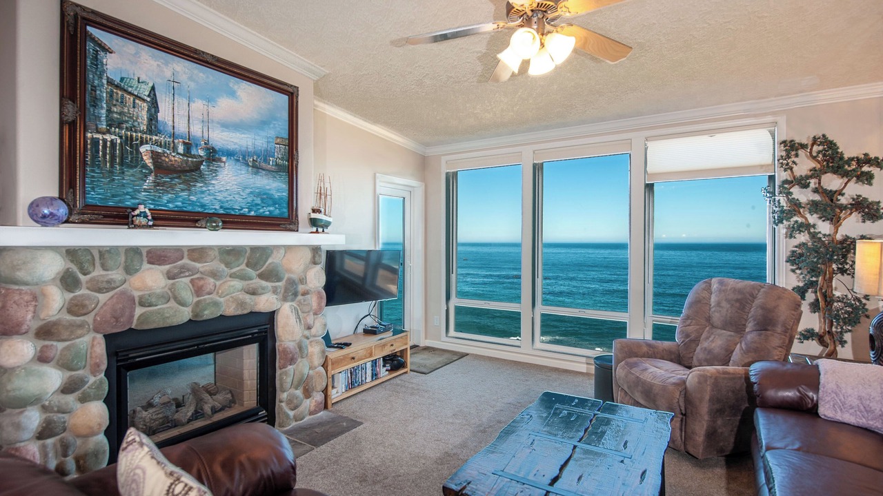 Photo of Livingroom in Depoe Bay