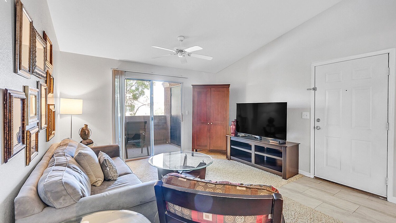 Photo of Livingroom in Silverado Ranch