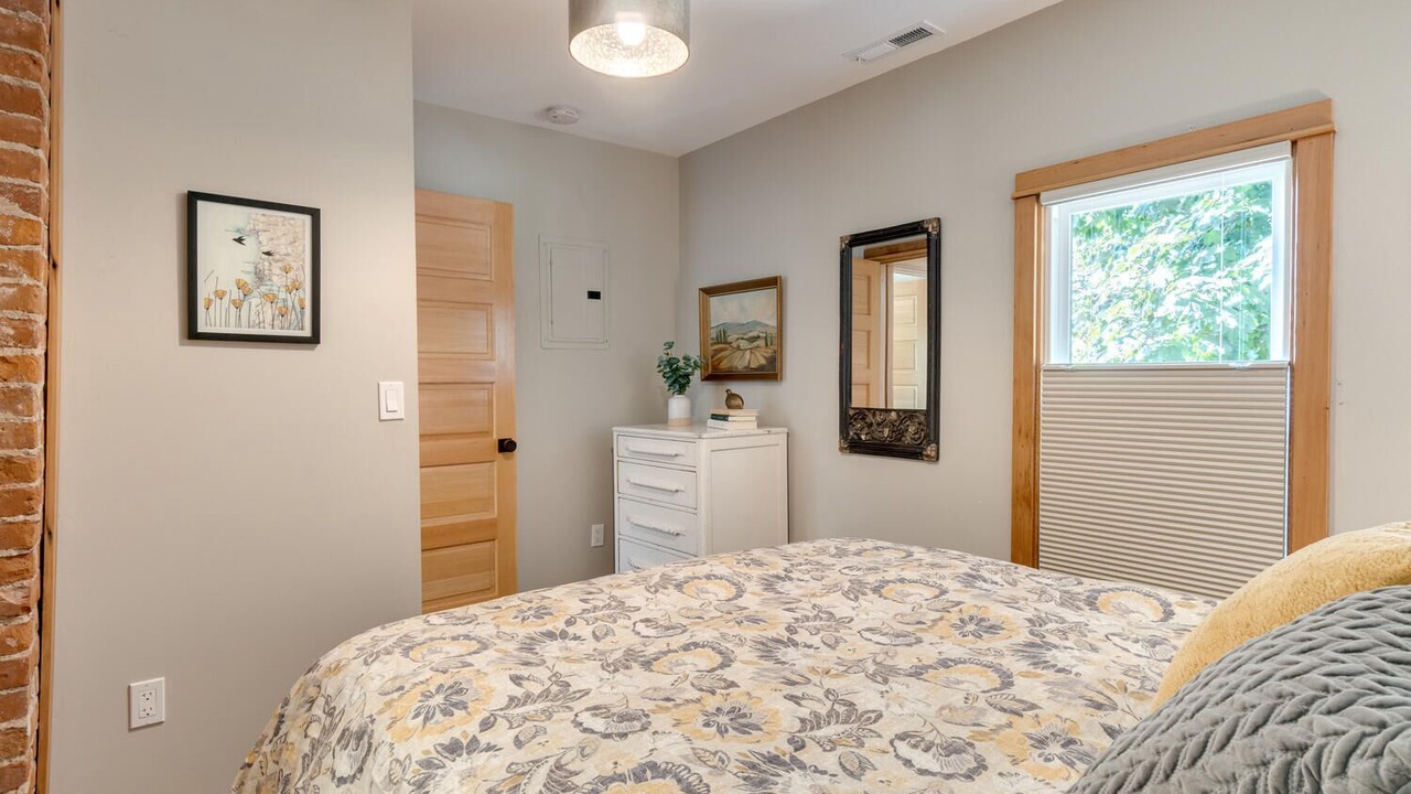 Photo of Bedroom in Sellwood-Moreland