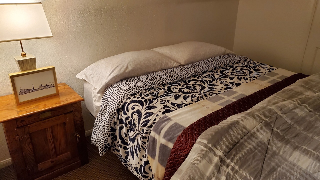 Photo of Bedroom in Twin Peaks
