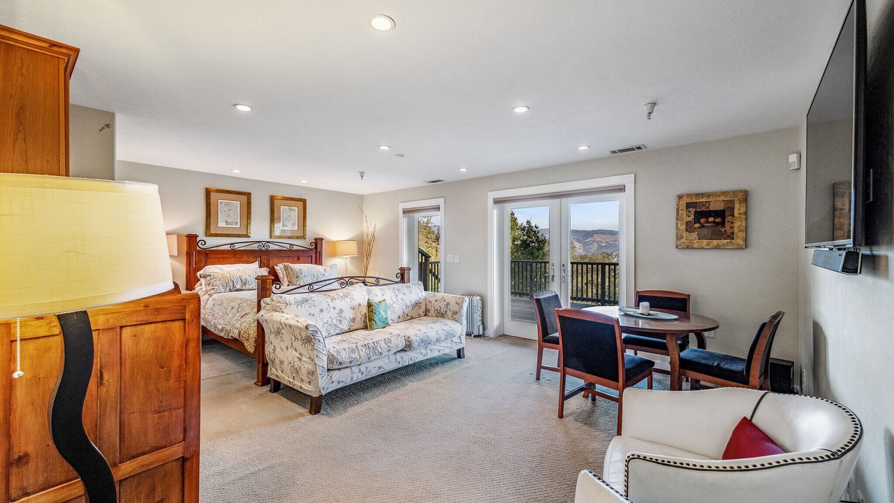 Photo of Livingroom in St. Helena
