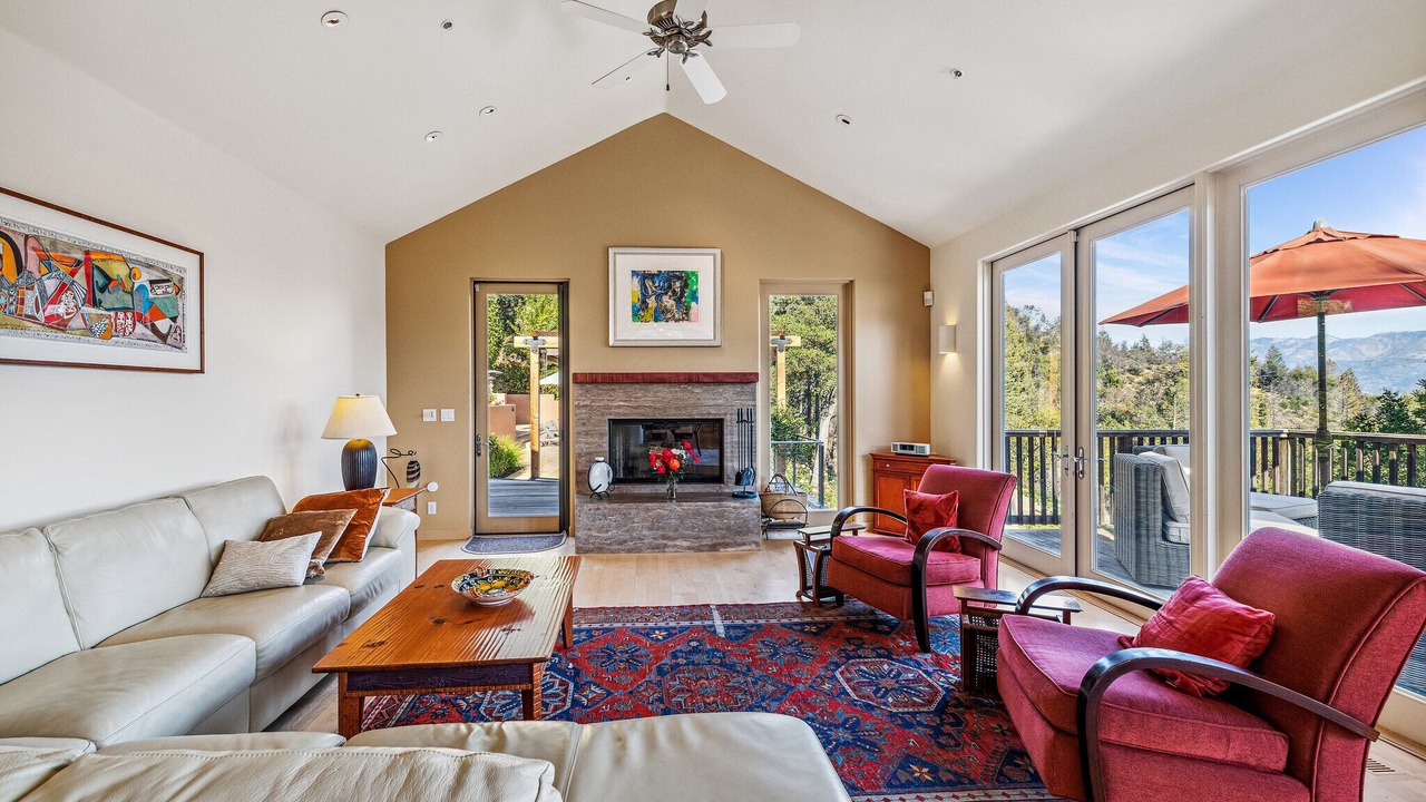 Photo of Livingroom in St. Helena