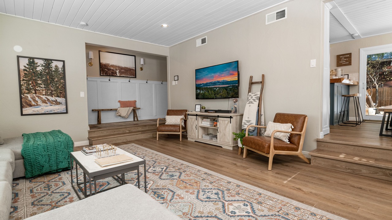 Photo of Livingroom in Summit Estates