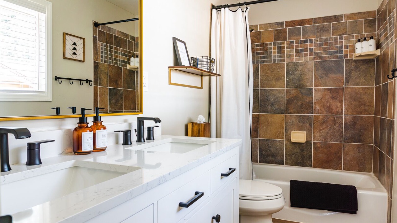 Photo of Bathroom in Summit Estates