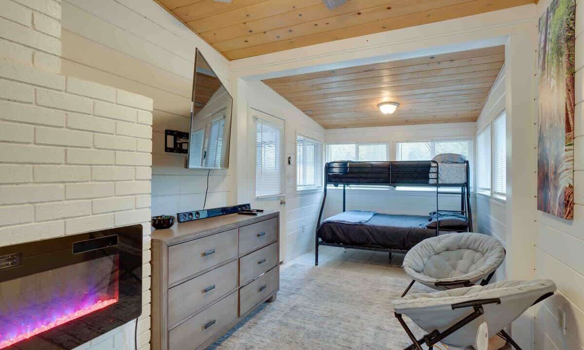 Photo of Bedroom in Jacoby Creek