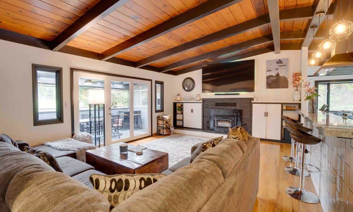 Photo of Livingroom in Jacoby Creek