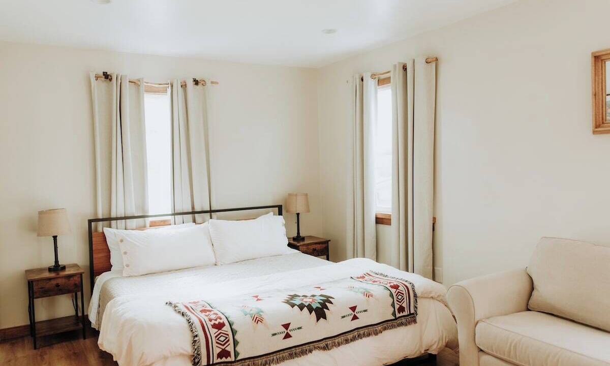 Photo of Bedroom in Baywood Park