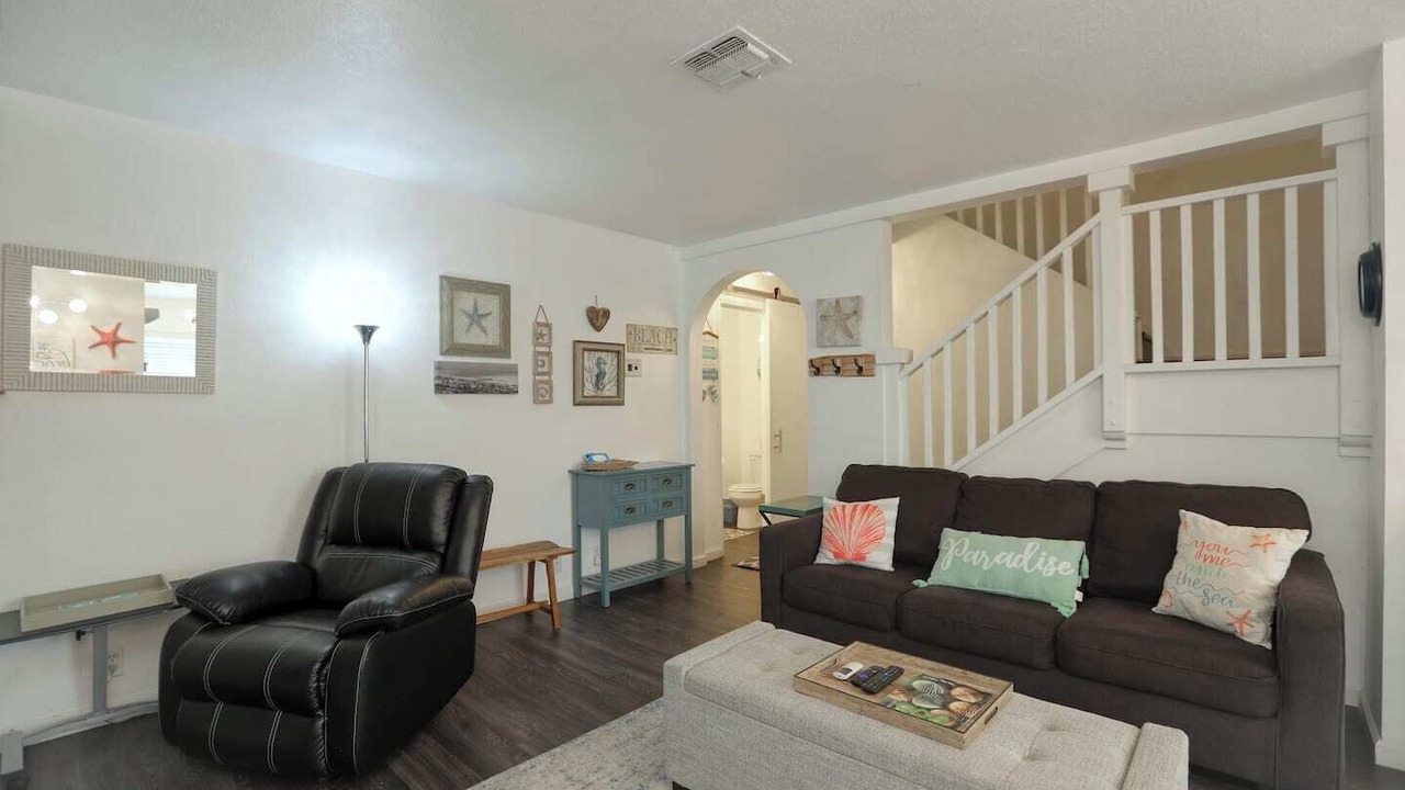 Photo of Livingroom in Downtown