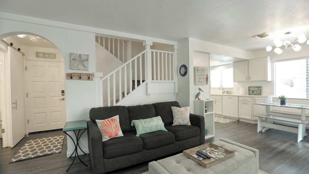 Photo of Livingroom in Downtown