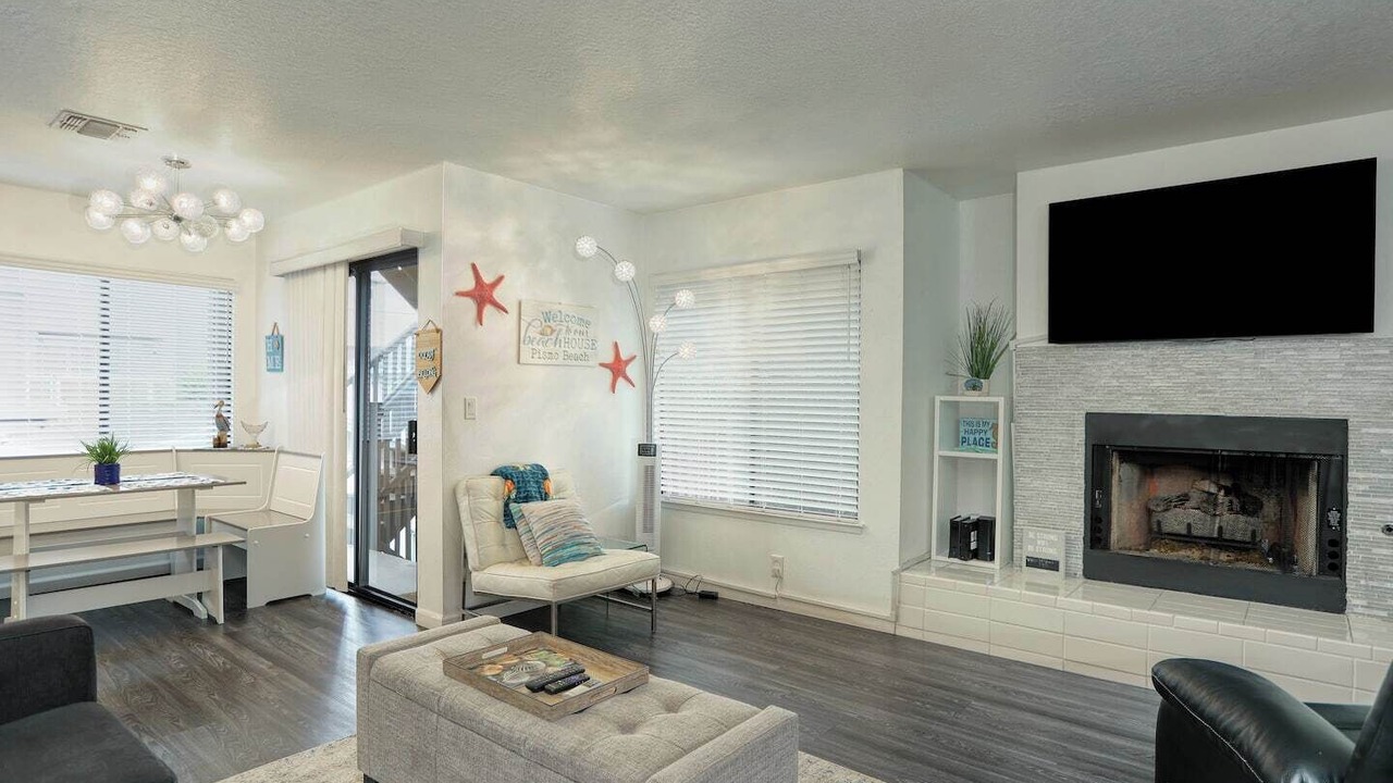 Photo of Livingroom in Downtown