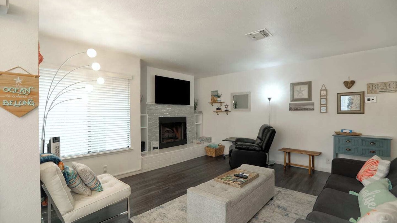 Photo of Livingroom in Downtown