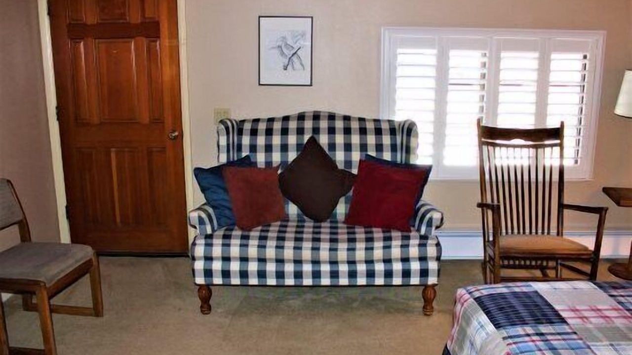 Photo of Livingroom in June Lake