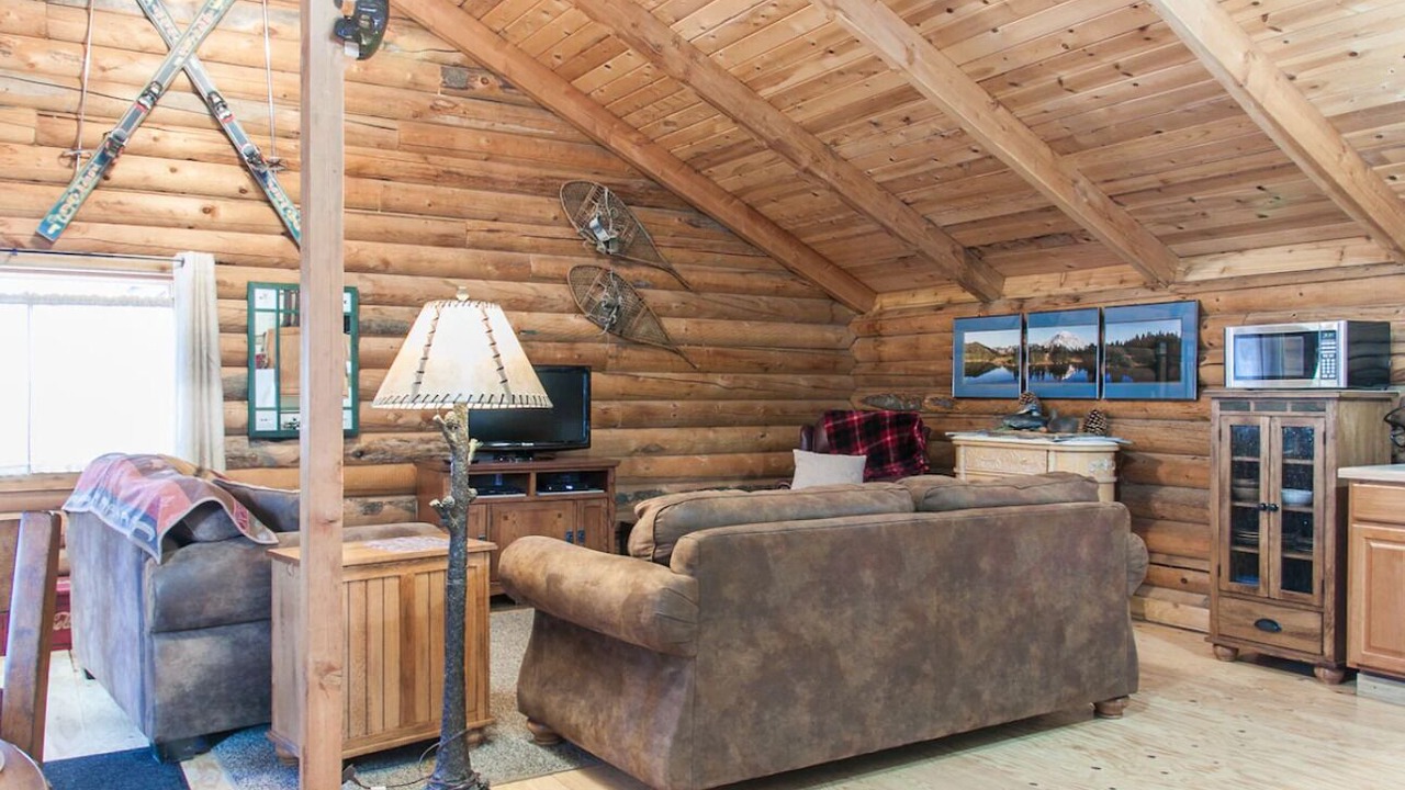 Photo of Livingroom in Deschutes River Woods