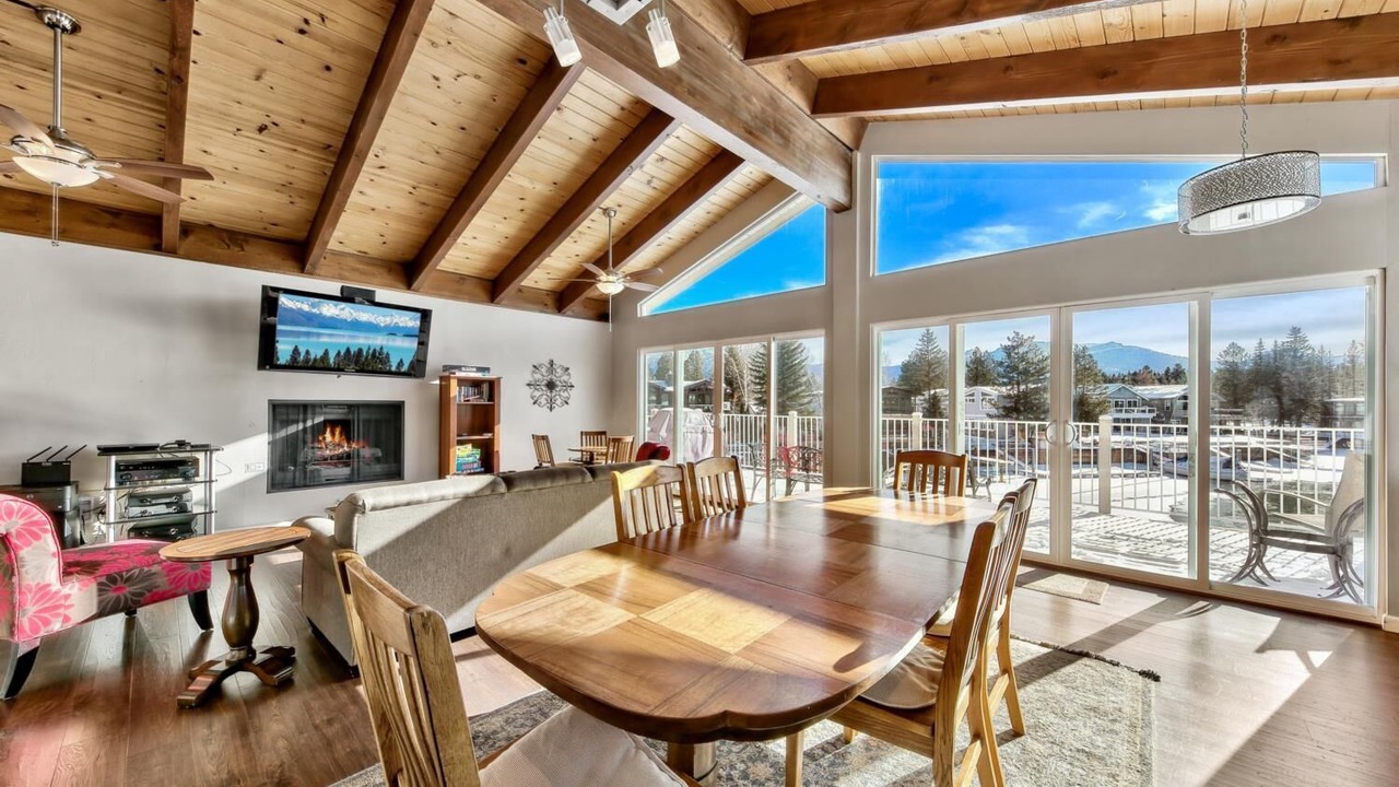 Photo of Livingroom in Tahoe Keys
