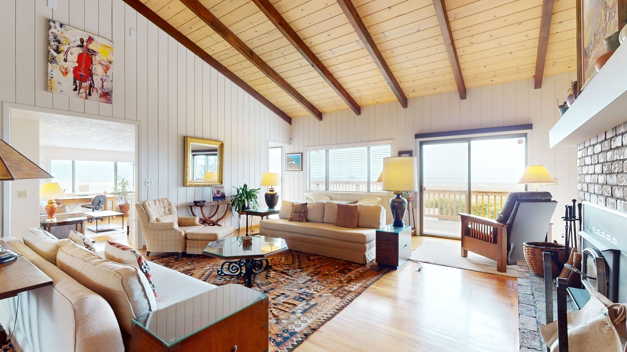 Photo of Livingroom in Eureka