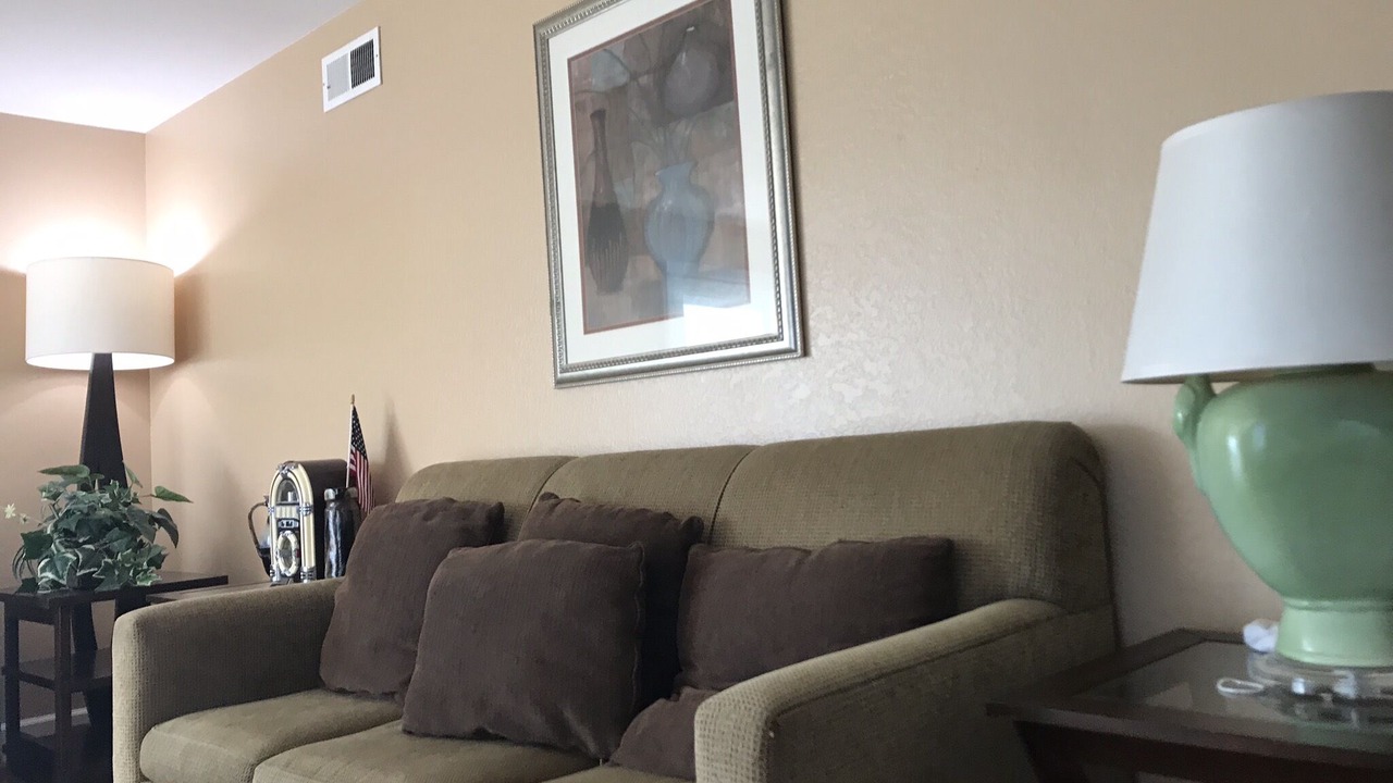 Photo of Livingroom in Bay Terraces